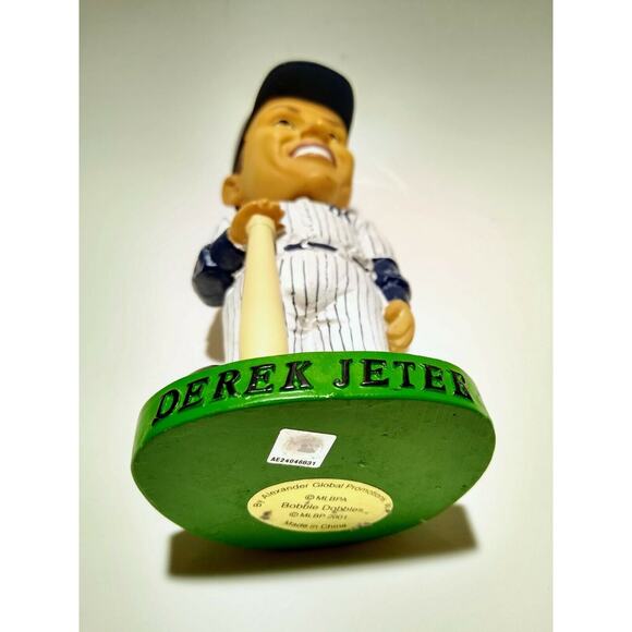 Derek Jeter Bobble Dobbles Bobblehead Yankees + 22" Mini NYY Wooden Bat 1998 - Picture 5 of 7